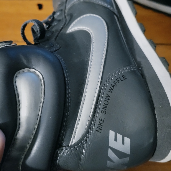 Nike Snow Waffle Grey Patent w/Sherpa Women's Sneaker Boot Size 10 - Picture 2 of 11